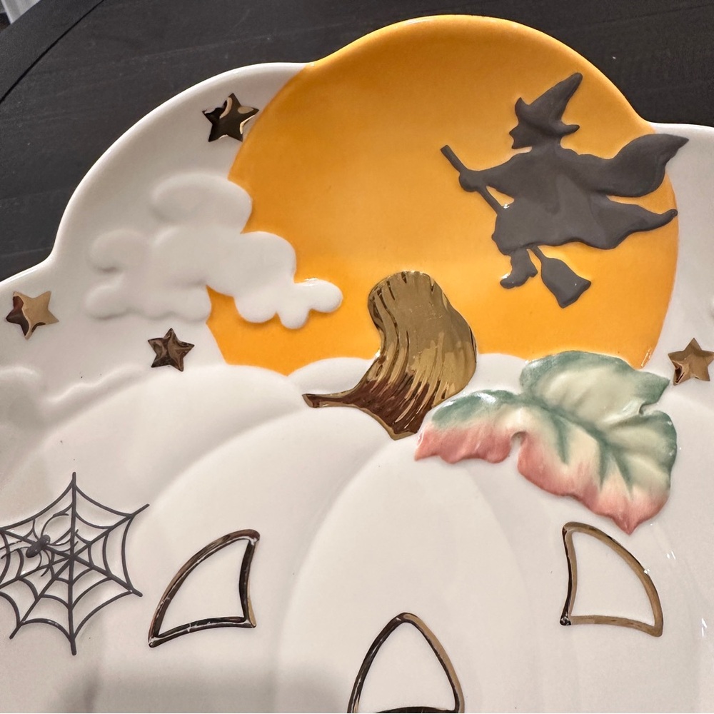 Lenox Ceramic Halloween Jack-O-Lantern Plate with Gold and Cream Accents - Picture 4 of 16